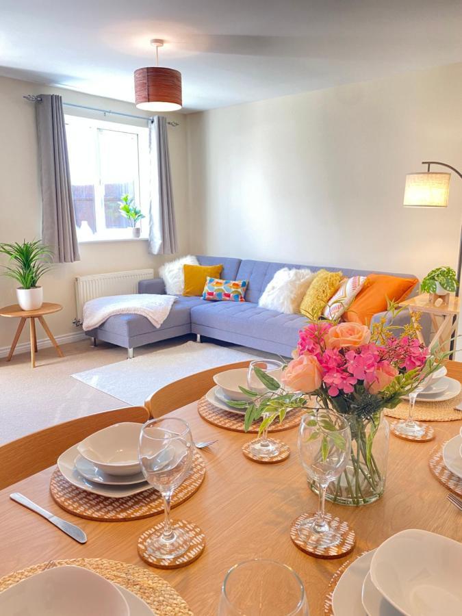 Free Private Parking! Oakley House And Garden! Fully Equipped 4 Comfy Beds Villa Corby Kültér fotó