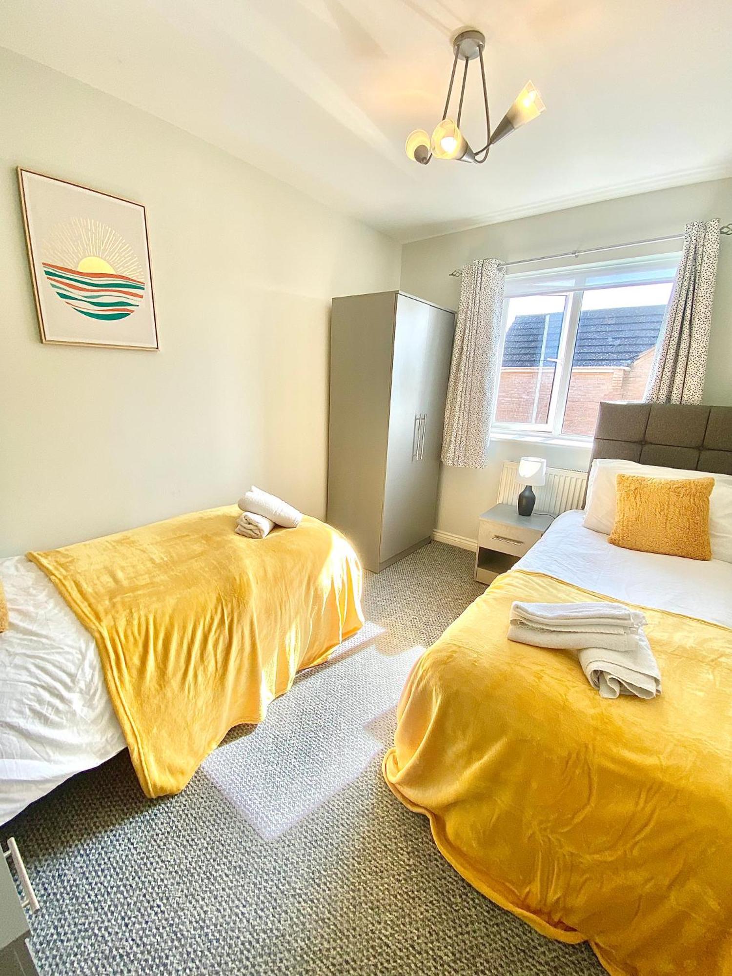 Free Private Parking! Oakley House And Garden! Fully Equipped 4 Comfy Beds Villa Corby Kültér fotó
